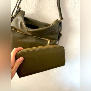 Shoulder purse with matching wallet